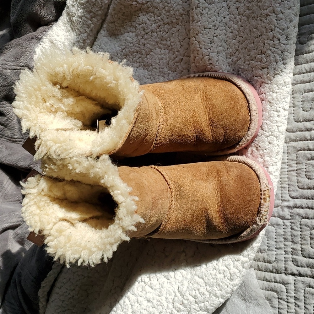Girls Ugg boots with bows